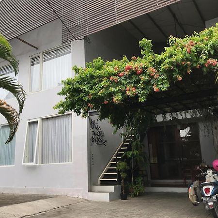 Matta Lodge Kuta Selatan エクステリア 写真