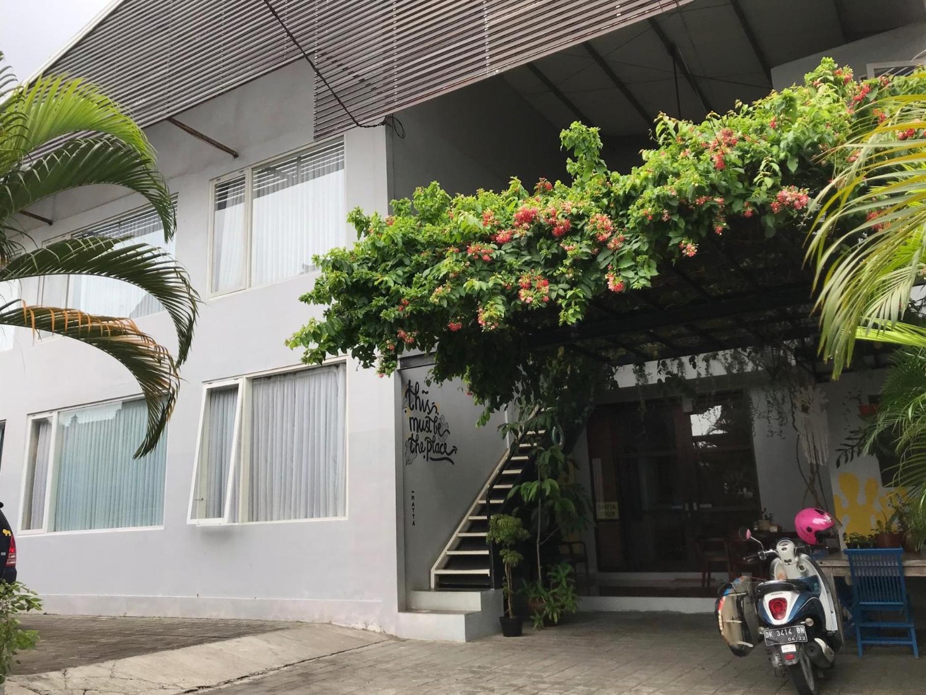Matta Lodge Kuta Selatan エクステリア 写真