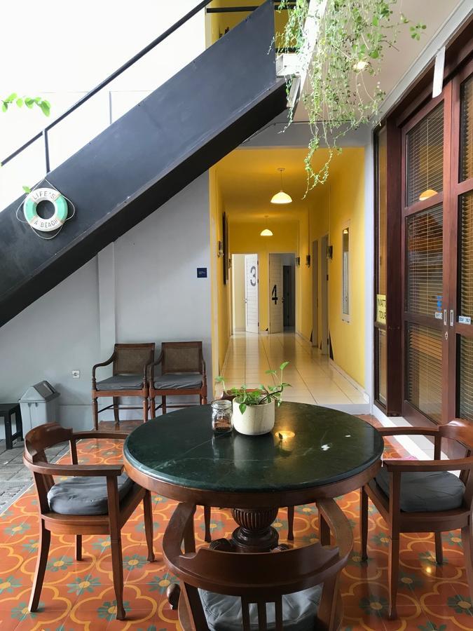 Matta Lodge Kuta Selatan エクステリア 写真